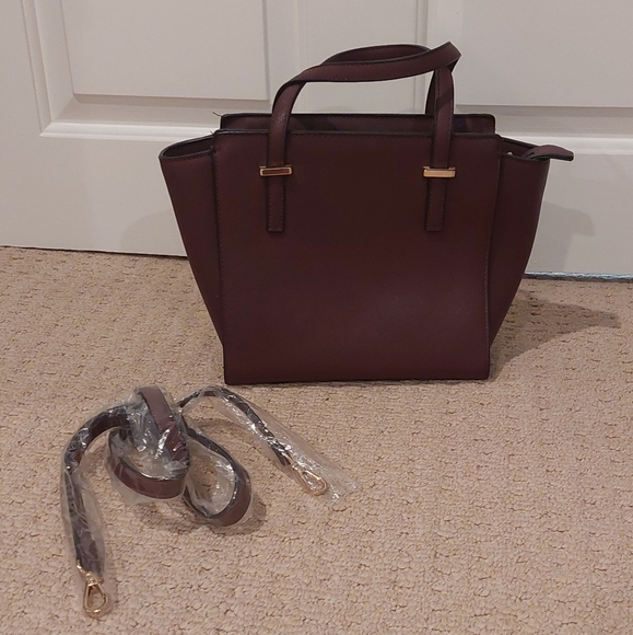 Le Chateau Burgundy purse - Picture 4 of 4